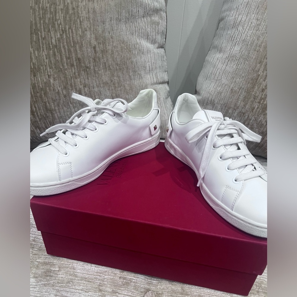 Valentino Garavani size 7.5 leather sneakers. - Picture 3 of 10